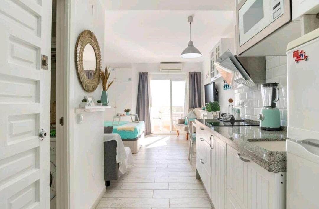 El Estudio De La Playa Benalbeach Holidays Deluxe 베날마데나코스타 외부 사진