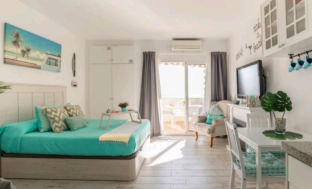 El Estudio De La Playa Benalbeach Holidays Deluxe 베날마데나코스타 외부 사진
