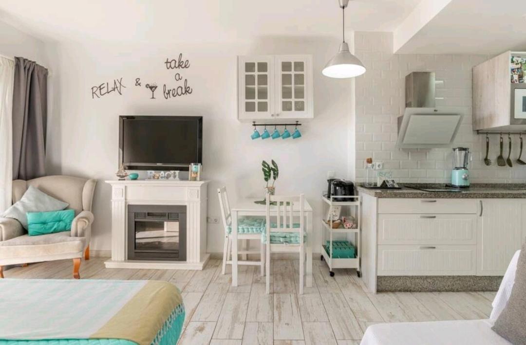 El Estudio De La Playa Benalbeach Holidays Deluxe 베날마데나코스타 외부 사진