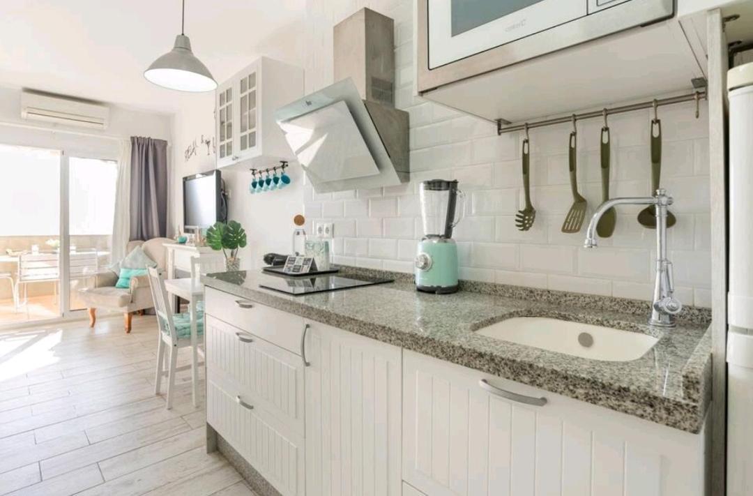 El Estudio De La Playa Benalbeach Holidays Deluxe 베날마데나코스타 외부 사진
